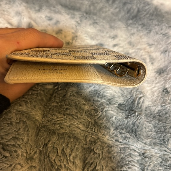 Men’s or Women’s Louis Vuitton Azur Rare Pocket/ Passport holder! Pre-loved! 🔥 - Picture 12 of 15